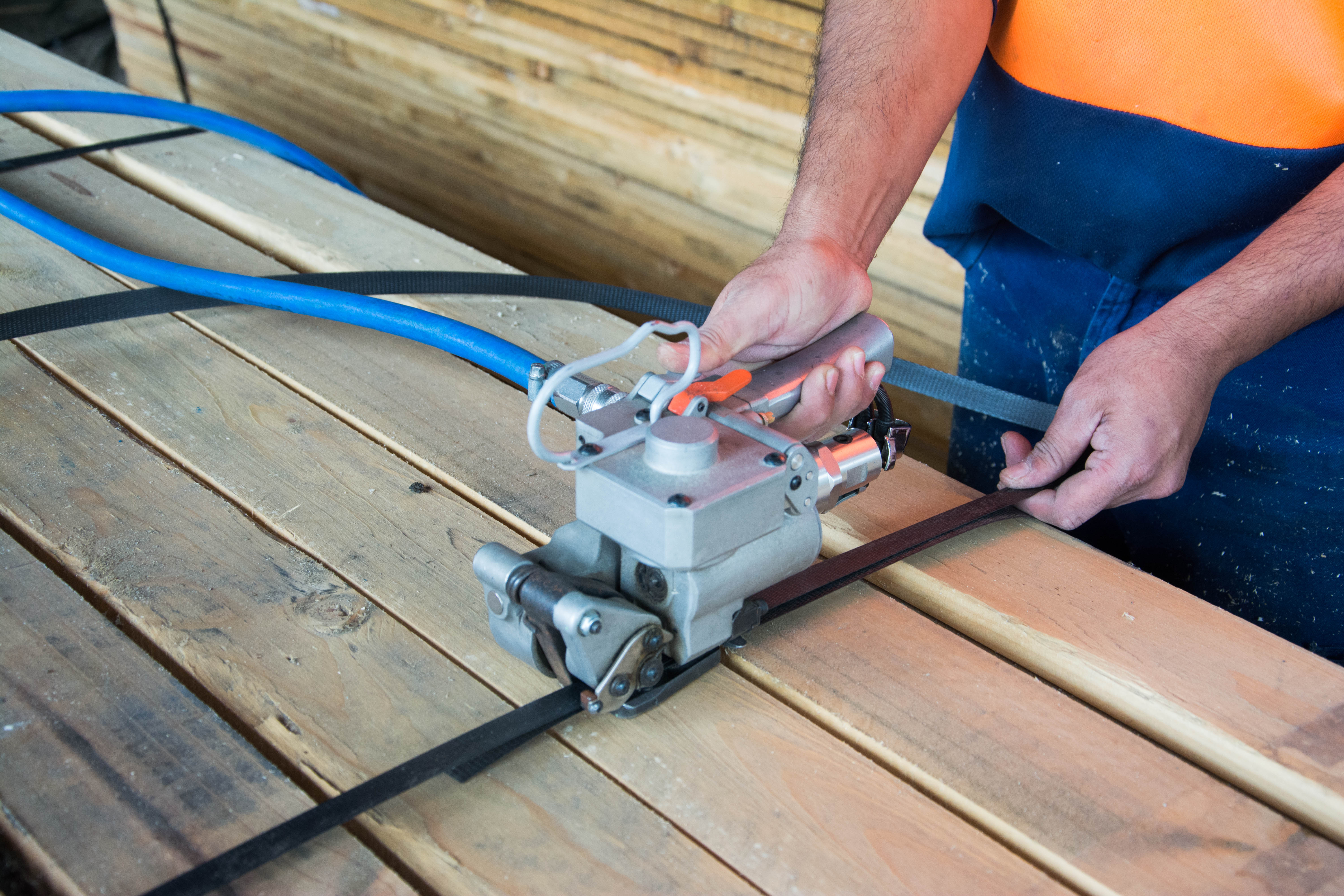 Application Solutions of PET Strapping in the Wood Industry Soluções de aplicação de cintas PET na indústria madeireira
